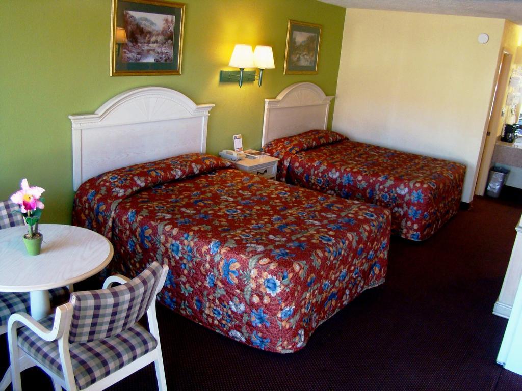 Holiday Terrace Inn - Pigeon Forge Δωμάτιο φωτογραφία