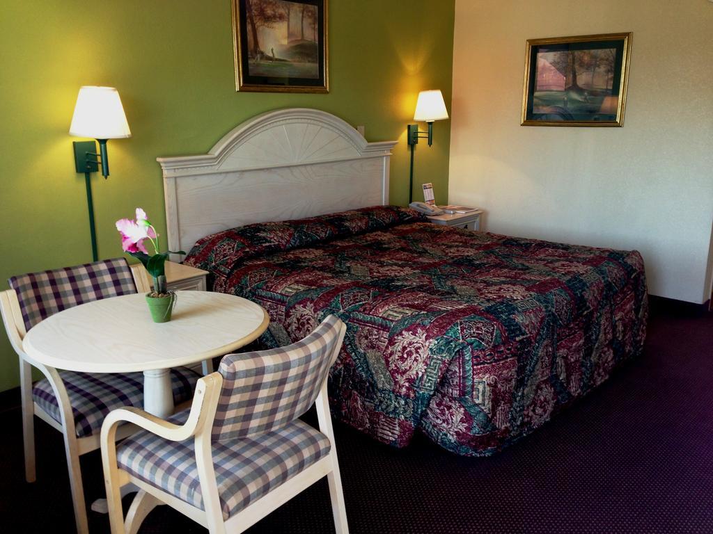 Holiday Terrace Inn - Pigeon Forge Δωμάτιο φωτογραφία